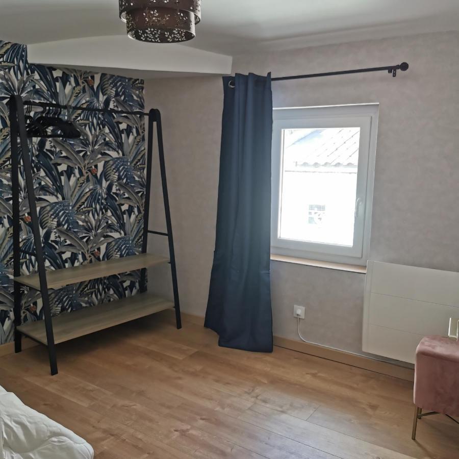Maisondeville_Le_Cent_Un Angoulême Extérieur photo