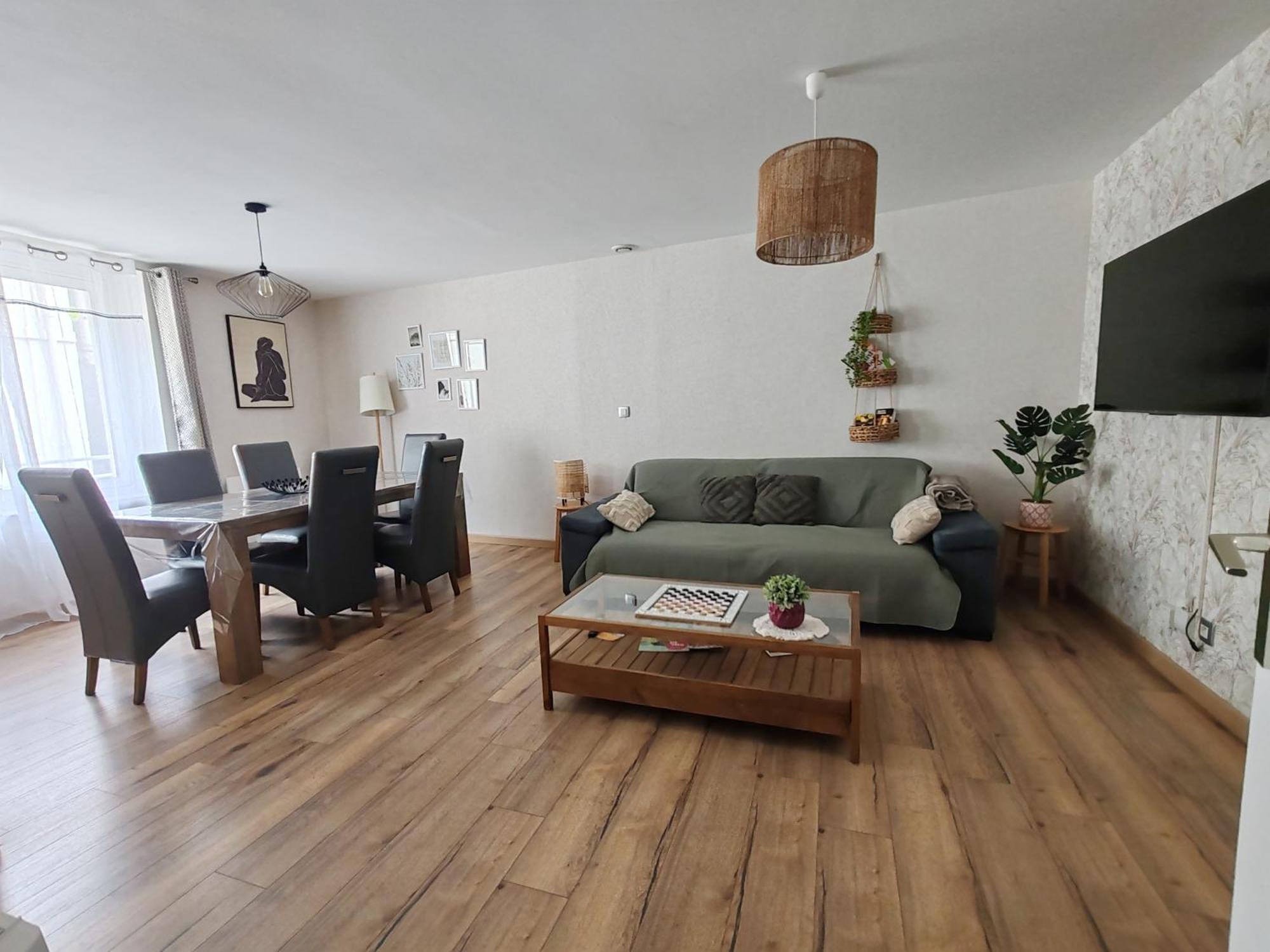 Maisondeville_Le_Cent_Un Angoulême Extérieur photo