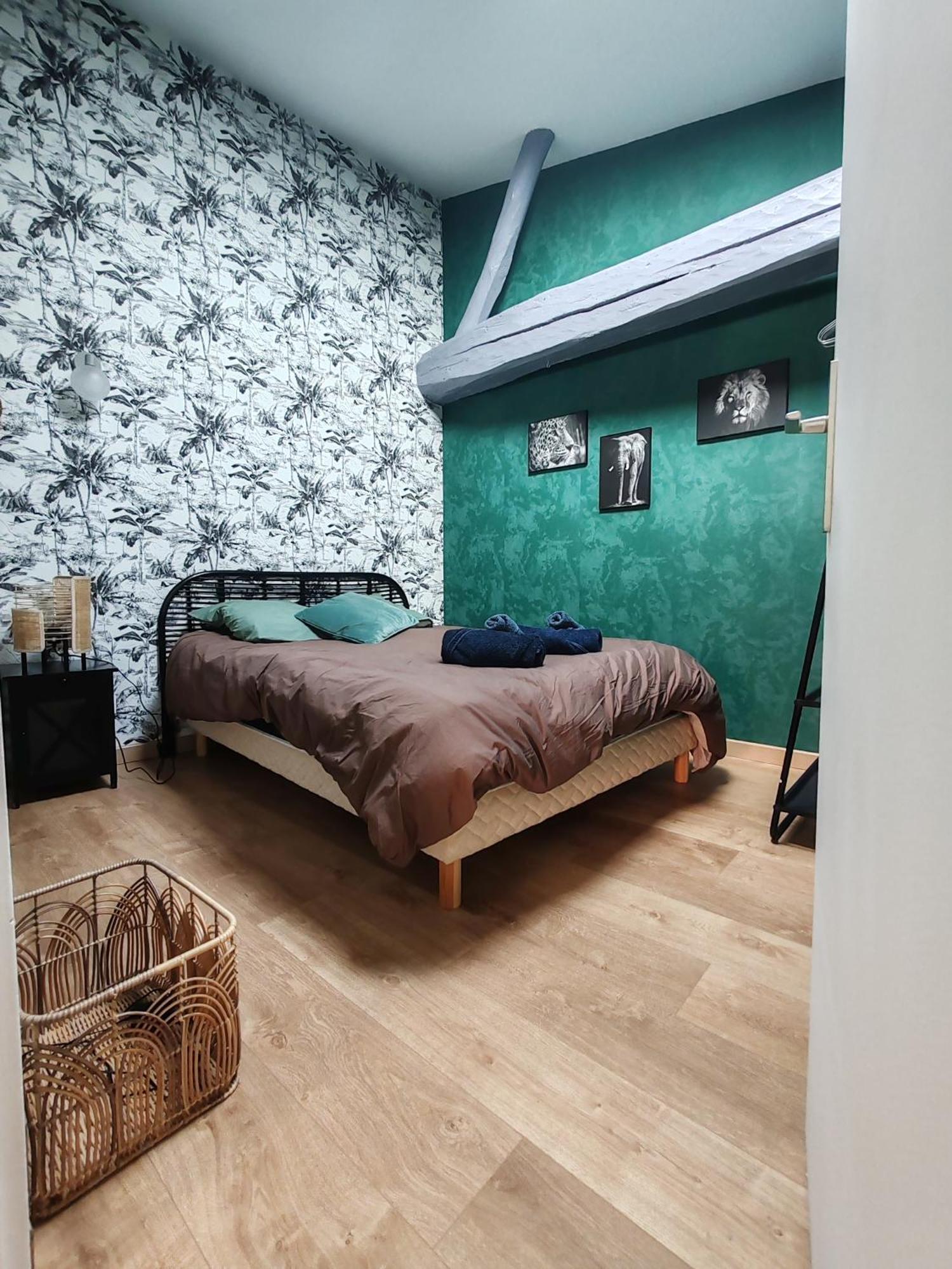 Maisondeville_Le_Cent_Un Angoulême Extérieur photo
